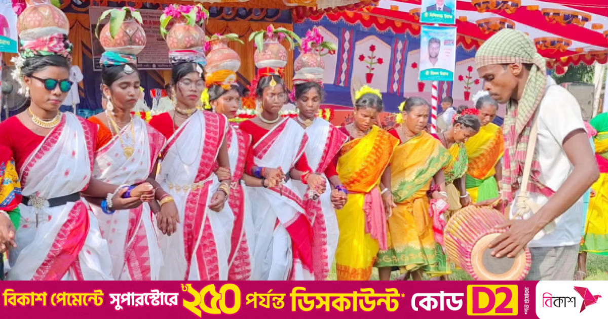 নওগাঁয় ক্ষুদ্র নৃ-গোষ্ঠীর ঐতিহ্যবাহী কারাম উৎসব উদযাপন